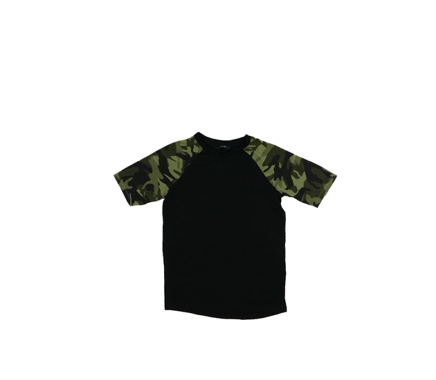 Černé triko se zelenými rukávy George