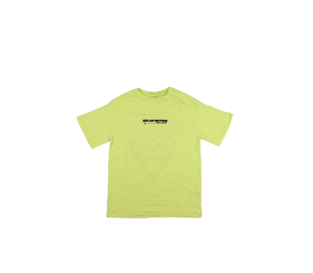 Žluté triko s nápisy i na zádech Next