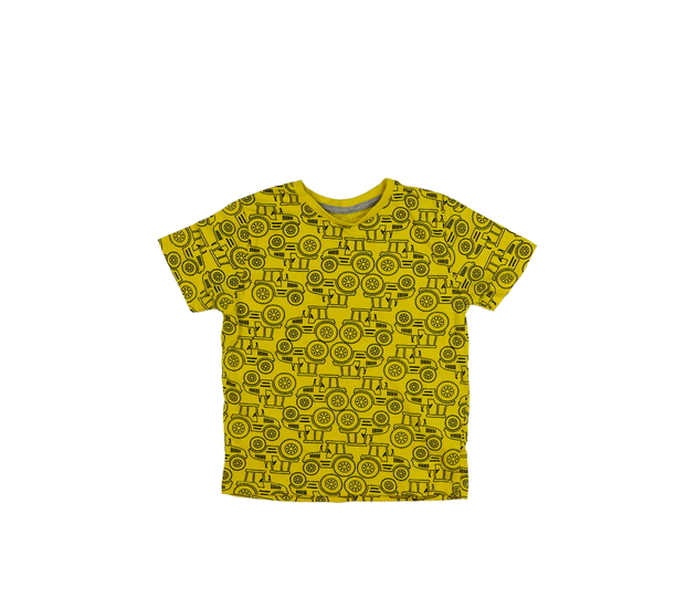 Žluté triko s traktory 