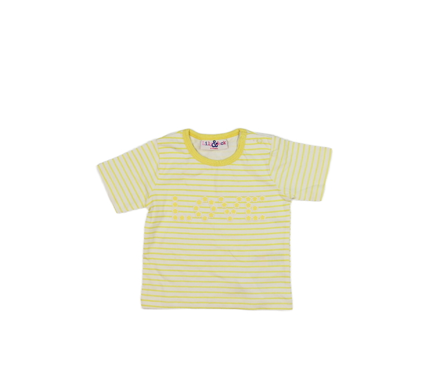 Bílé triko se žlutými pruhy a nápisem 