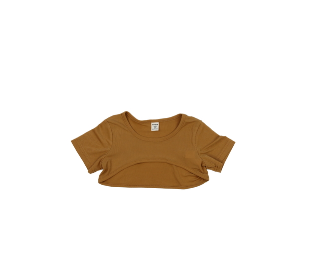 Hnědý crop top nad prsa