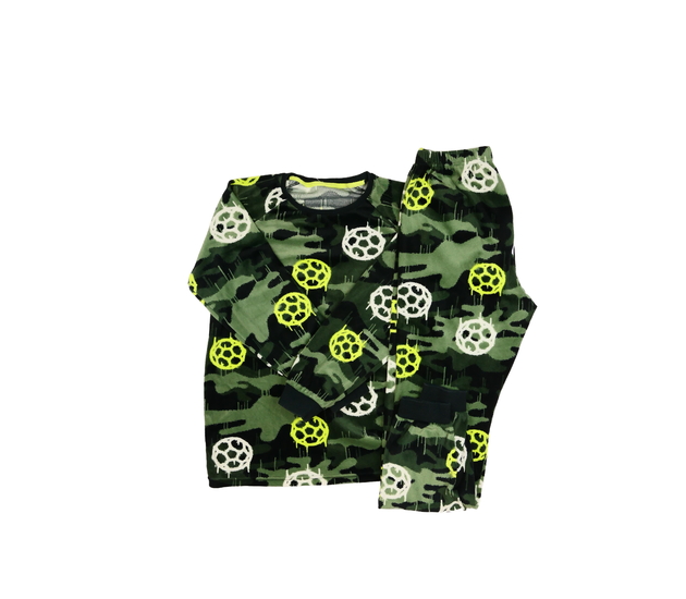 Zelené maskáčové teplé pyžamo s míčem 