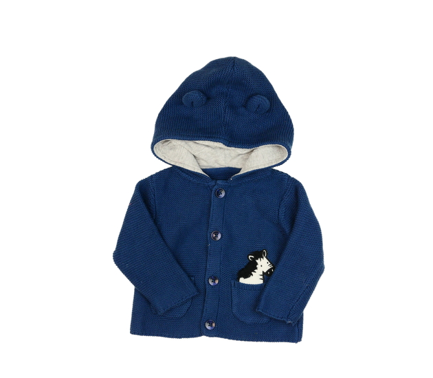 Modrý svetr se zebrou 