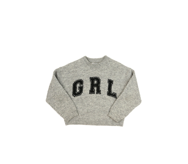 Šedý kratší svetr s nápisem 