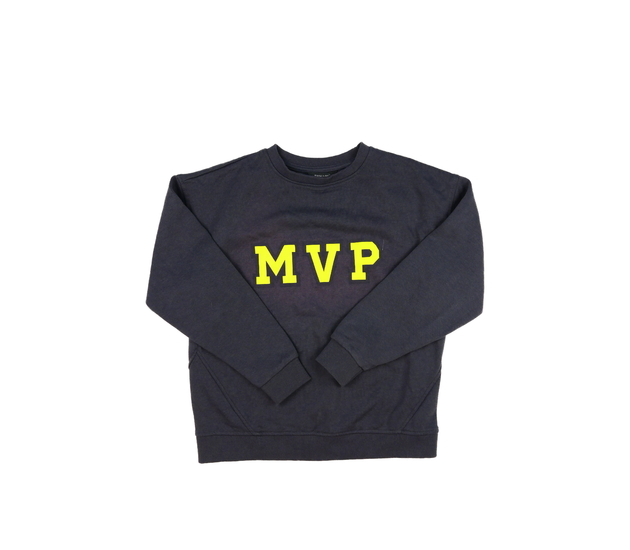 Tmavší mikina se žlutým nápisem Primark