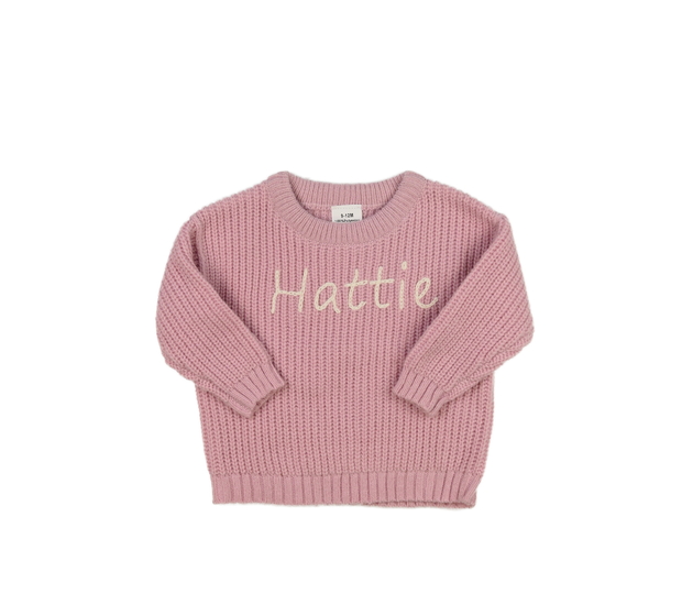 Růžový svetr s nápisem 