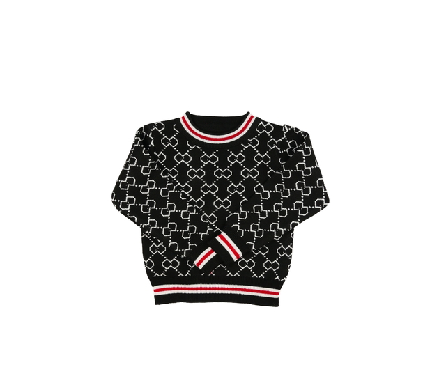 Černý vzorovaný svetr