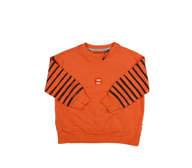 Oranžová mikina s nápisem na zádech George