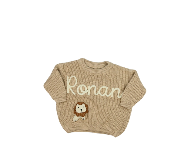 Hnědý přízový svetr se lvem